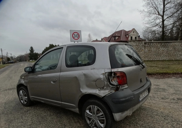 Toyota Yaris cena 1700 przebieg: 499999, rok produkcji 2004 z Żnin małe 56